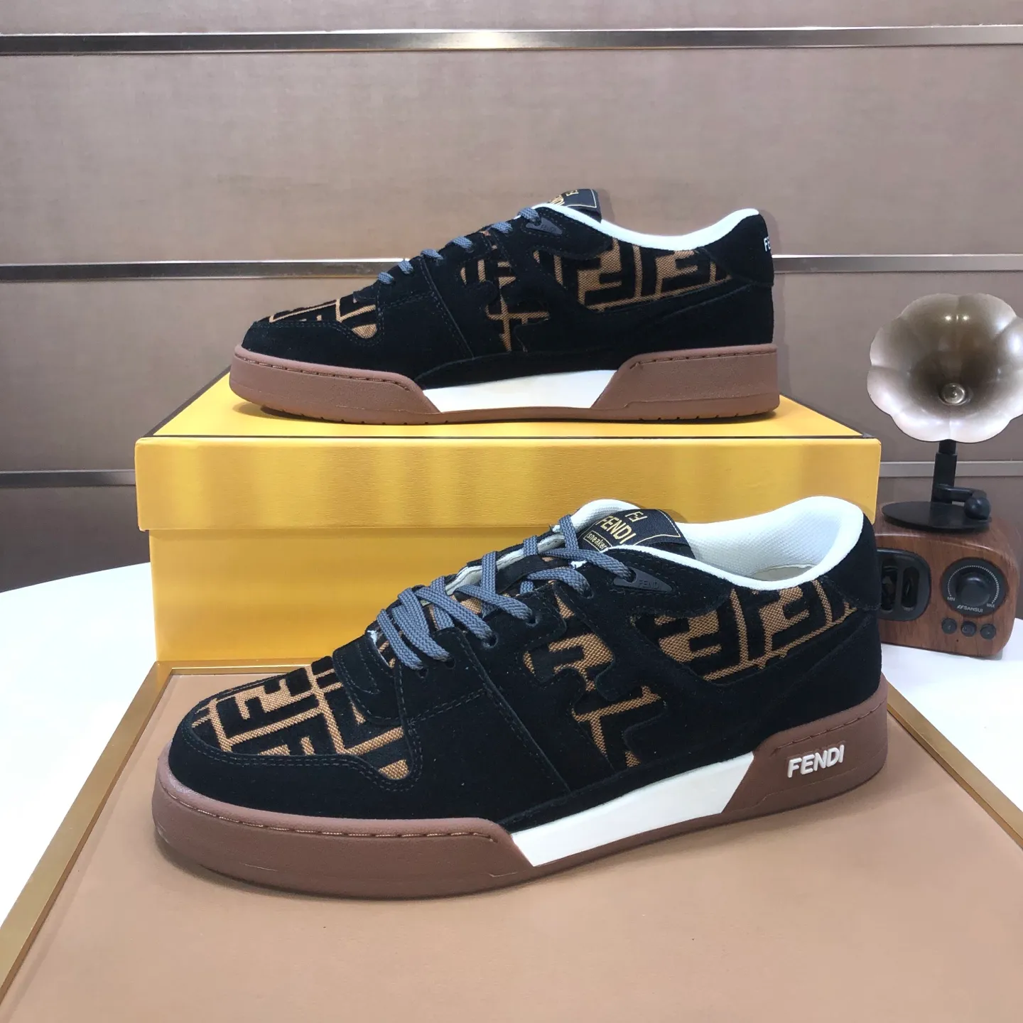 Men's men's shoes 💰600💰 Fendi 2023 latest couple model 🔥 Many 💑 stars have the same style FD match Original one-to-one replica Designer Kim Jones's first sneaker fendi match and Donkey brand Trainer basketball sneakers Material: Original silk leather Lining: Breathable mesh Packaging: Original 1:1 matching high-end packaging Size: Female 35-40 Male 38-44 (45 46. Custom-made (no return or exchange)